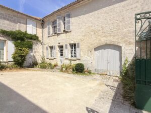 Private Wing of a Historic Hôtel Particulier on the Ramparts of Angoulême