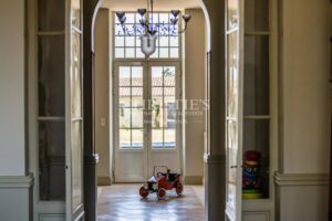 A magnificent, restored Chartreuse in the heart of the vineyards