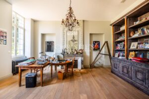 A magnificent, restored Chartreuse in the heart of the vineyards
