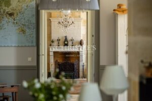 A magnificent, restored Chartreuse in the heart of the vineyards