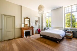 A magnificent, restored Chartreuse in the heart of the vineyards