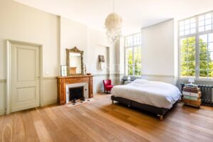 A magnificent, restored Chartreuse in the heart of the vineyards