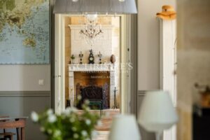 A magnificent, restored Chartreuse in the heart of the vineyards