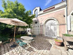 Splendid town mansoin in the heart of Saumur