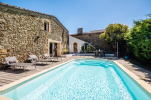 Three-house estate, 350 sqm, with swimming pool