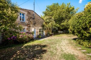 Three-house estate, 350 sqm, with swimming pool