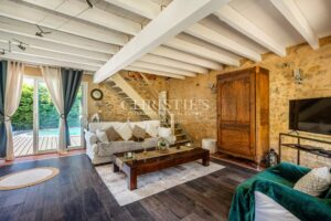 Three-house estate, 350 sqm, with swimming pool