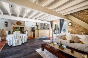 Three-house estate, 350 sqm, with swimming pool