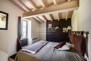Three-house estate, 350 sqm, with swimming pool