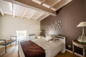 Three-house estate, 350 sqm, with swimming pool