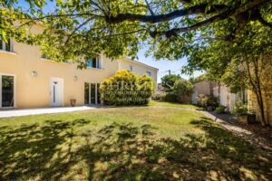 Three-house estate, 350 sqm, with swimming pool