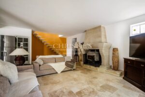 Three-house estate, 350 sqm, with swimming pool