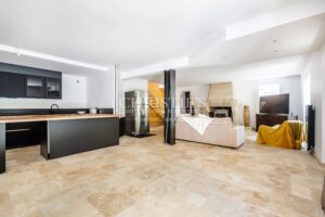 Three-house estate, 350 sqm, with swimming pool