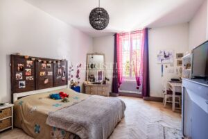 Three-house estate, 350 sqm, with swimming pool