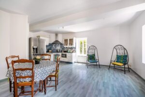 Three-house estate, 350 sqm, with swimming pool