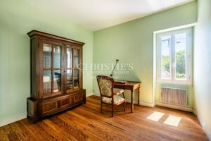 Three-house estate, 350 sqm, with swimming pool