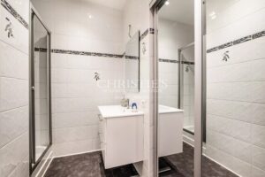Three-house estate, 350 sqm, with swimming pool