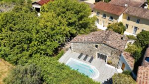 Three-house estate, 350 sqm, with swimming pool