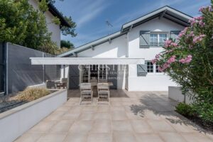 Family home in Arcachon – 195 sqm, 5 bedrooms and possibility of two independent spaces