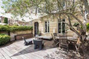 Bordeaux – Primerose, Elegant Bourgeois Residence with Garden, Swimming Pool and Private Parking