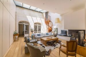 Bordeaux – Primerose, Elegant Bourgeois Residence with Garden, Swimming Pool and Private Parking
