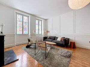 Bordeaux centre — Immeuble divisé en volumes, entièrement rénové, 8 chambres indépendantes