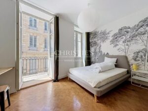 Bordeaux centre — Immeuble divisé en volumes, entièrement rénové, 8 chambres indépendantes