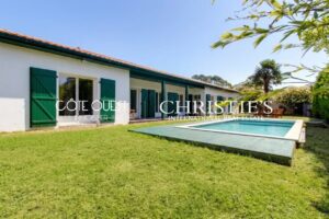 For sale Bidart - Single-storey house near Biarritz with swimming pool, landscaped garden and 4 bedrooms