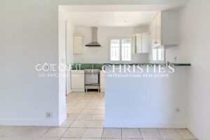 For sale Bidart - Single-storey house near Biarritz with swimming pool, landscaped garden and 4 bedrooms