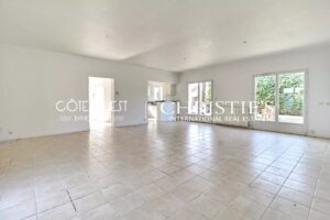 For sale Bidart - Single-storey house near Biarritz with swimming pool, landscaped garden and 4 bedrooms