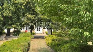 Elegant Family Manor House between Bordeaux and Saint-Émilion