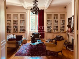 Elegant Family Manor House between Bordeaux and Saint-Émilion