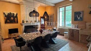 Elegant Family Manor House between Bordeaux and Saint-Émilion
