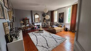 Elegant Family Manor House between Bordeaux and Saint-Émilion