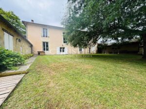Elegant Family Manor House between Bordeaux and Saint-Émilion