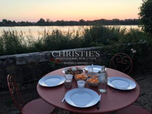 Élégante Girondine en pierre avec vues panoramiques sur la Dordogne