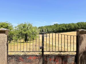 Domaine de caractère avec gîte, piscine chauffée, étang privé et plus de 7 hectares près d’Aubeterre-sur-Dronne