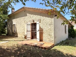 Domaine de caractère avec gîte, piscine chauffée, étang privé et plus de 7 hectares près d’Aubeterre-sur-Dronne