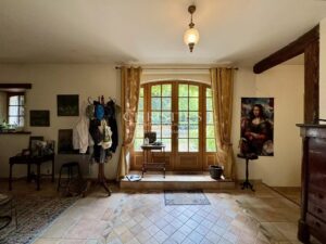 Logis charentais avec dépendances à proximité de l'océan