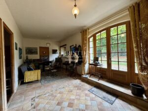 Logis charentais avec dépendances à proximité de l'océan