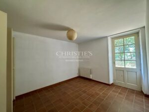 Logis charentais avec dépendances à proximité de l'océan