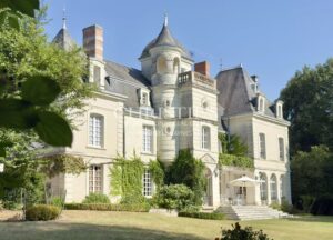 Stunning chateau with 8 bedrooms, outbuildings with fine park and gardens close to Chatellerault