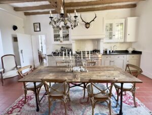 Stunning chateau with 8 bedrooms, outbuildings with fine park and gardens close to Chatellerault
