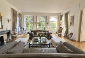 Stunning chateau with 8 bedrooms, outbuildings with fine park and gardens close to Chatellerault