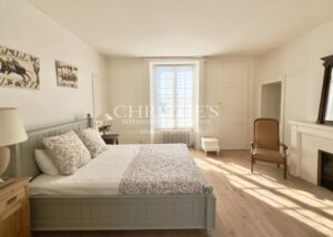 Stunning chateau with 8 bedrooms, outbuildings with fine park and gardens close to Chatellerault