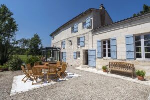 Moulin remarquable du XVIème, 370 m² avec sa maison d'amis, proche de Saintes