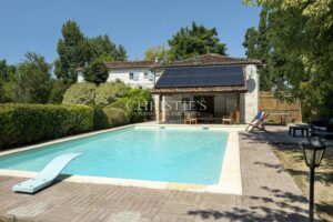Moulin remarquable du XVIème, 370 m² avec sa maison d'amis, proche de Saintes