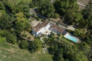 Moulin remarquable du XVIème, 370 m² avec sa maison d'amis, proche de Saintes