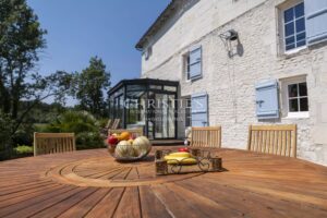 Moulin remarquable du XVIème, 370 m² avec sa maison d'amis, proche de Saintes