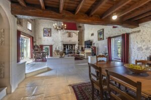 Moulin remarquable du XVIème, 370 m² avec sa maison d'amis, proche de Saintes